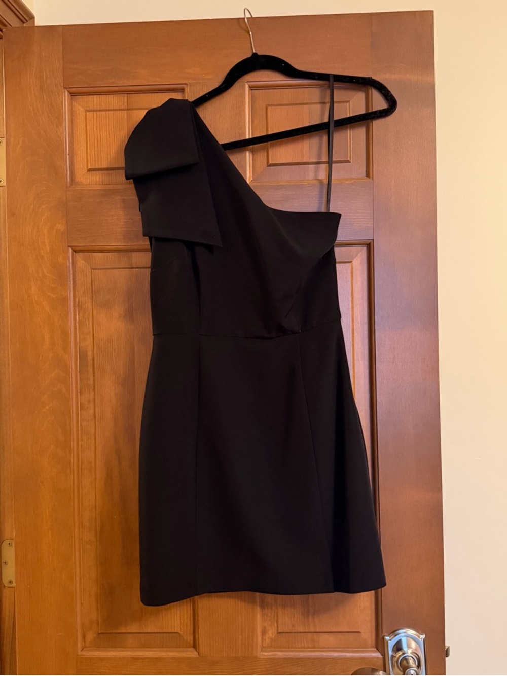 Gianni Bini Black One-Shoulder Dress with Draped Bow Size 6
